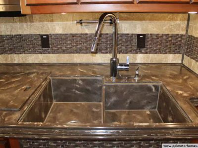 2017 Tiffin 40AP — photo 35 view
