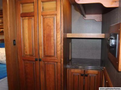 2017 Tiffin 40AP — photo 14 view