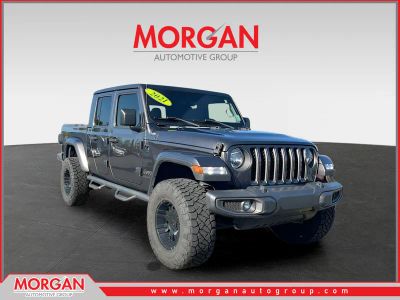 2021 Jeep Gladiator Sport in Gray — front three-quarter view