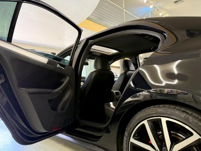 2013 Volkswagen Jetta — engine compartment view