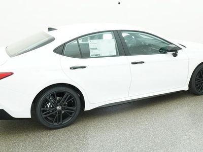 2026 Toyota Camry - Photo 18