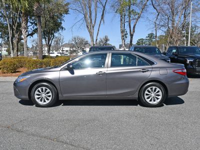 2016 Toyota Camry - Photo 2