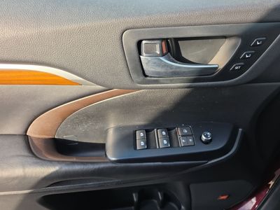 2019 Toyota Highlander — photo 9 view