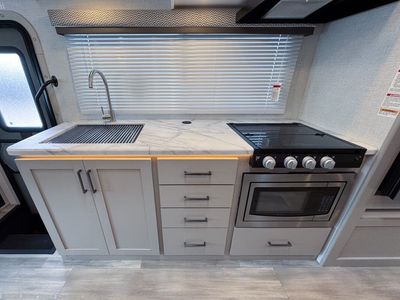 2026 Thor Motor Coach Geneva - Photo 15