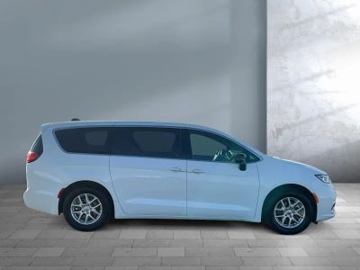 2025 Chrysler Pacifica - Photo 7