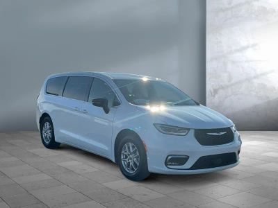 2025 Chrysler Pacifica - Photo 8
