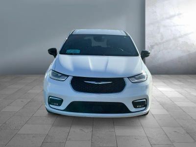 2025 Chrysler Pacifica - Photo 2