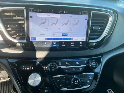 2025 Chrysler Pacifica - Photo 11