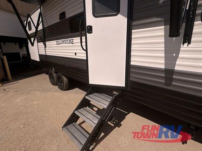 2026 Yellowstone RV Gulf Stream Classic — rear three-quarter view