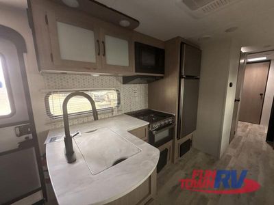 2026 Yellowstone RV Gulf Stream Classic — photo 11 view