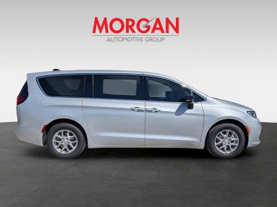 2026 Chrysler Pacifica — side profile view