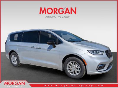 2026 Chrysler Pacifica Select in Silver — front three-quarter view
