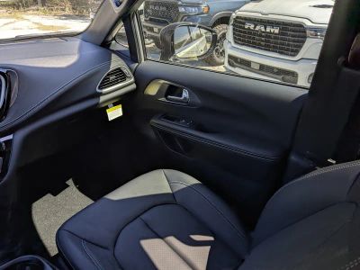 2026 Chrysler Pacifica — photo 19 view