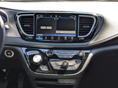 2026 Chrysler Pacifica — photo 20 view