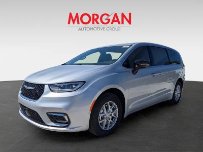 2026 Chrysler Pacifica — photo 7 view