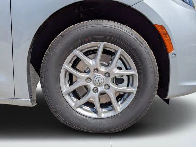 2026 Chrysler Pacifica — photo 10 view