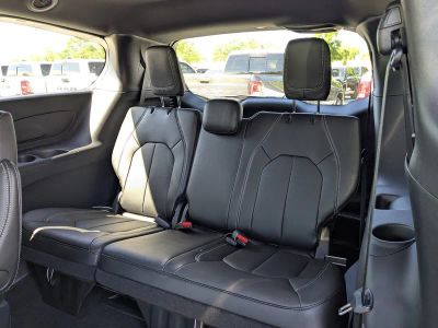 2026 Chrysler Pacifica — photo 15 view