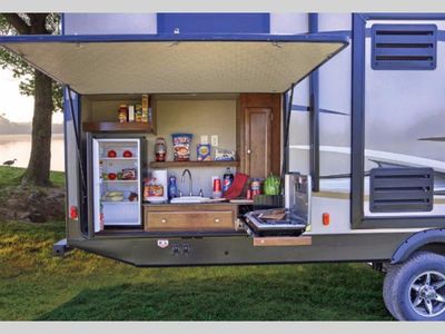 2017 Coachmen RV Freedom Express Liberty Edition - Photo 9