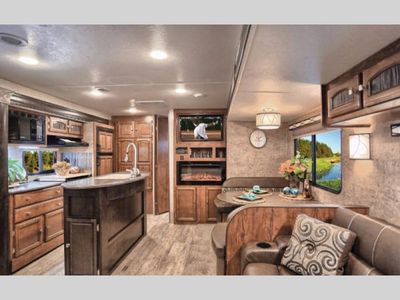 2017 Coachmen RV Freedom Express Liberty Edition - Photo 8
