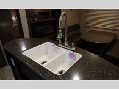 2017 Coachmen RV Freedom Express Liberty Edition - Photo 21