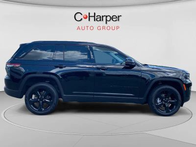 2023 Jeep Grand Cherokee — side profile view