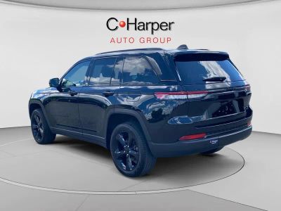 2023 Jeep Grand Cherokee — detail view