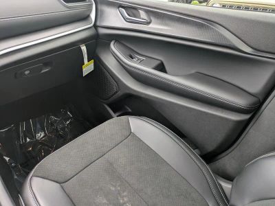 2025 Jeep Grand Cherokee — photo 15 view