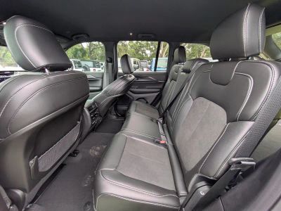 2025 Jeep Grand Cherokee — photo 12 view