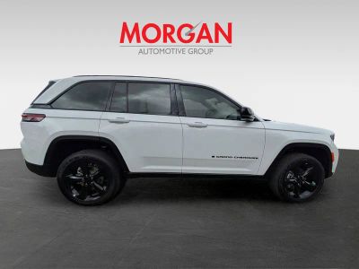 2025 Jeep Grand Cherokee — side profile view