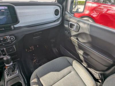 2025 Jeep Wrangler — photo 17 view