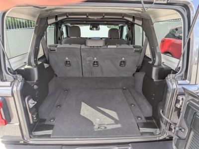 2025 Jeep Wrangler — photo 12 view