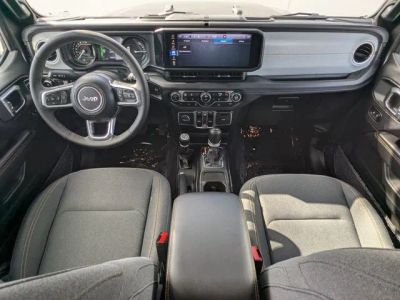 2025 Jeep Wrangler — photo 15 view