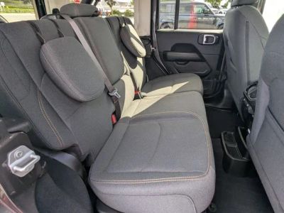 2025 Jeep Wrangler — photo 13 view