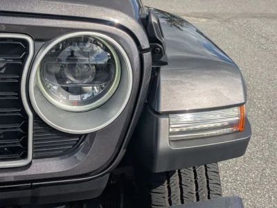 2025 Jeep Wrangler — photo 10 view