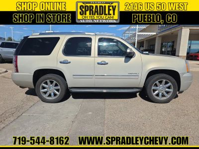 2012 GMC Yukon — rear three-quarter view
