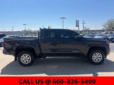 2025 Toyota Tacoma - Photo 4
