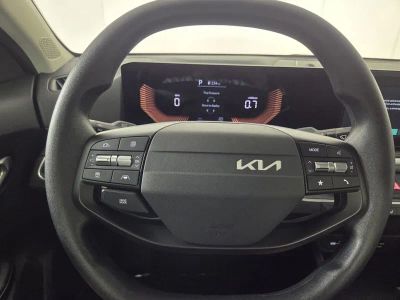 2025 Kia K4 — photo 16 view