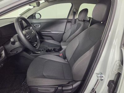 2025 Kia K4 — photo 9 view