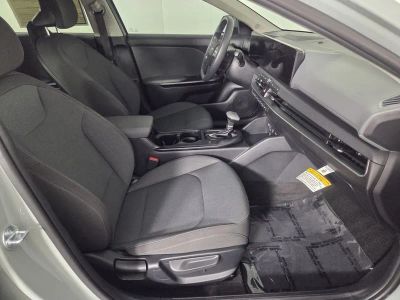 2025 Kia K4 — photo 32 view