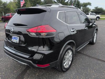 2020 Nissan Rogue — detail view