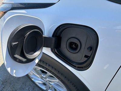 2027 Chevrolet Bolt - Photo 10