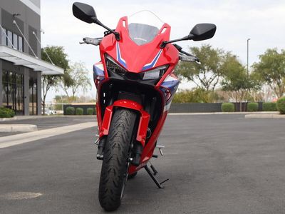 2025 Honda CBR500R - Photo 3
