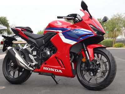 2025 Honda CBR500R - Photo 1