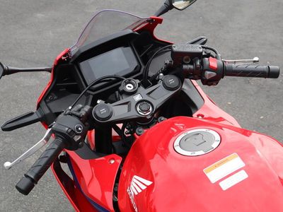 2025 Honda CBR500R - Photo 9