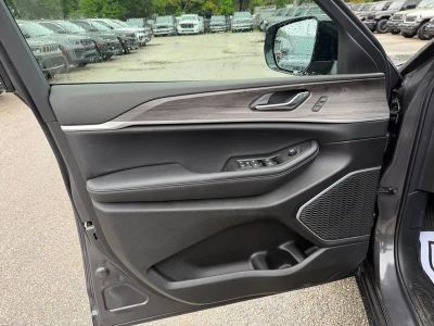 2026 Jeep Grand Cherokee — photo 13 view
