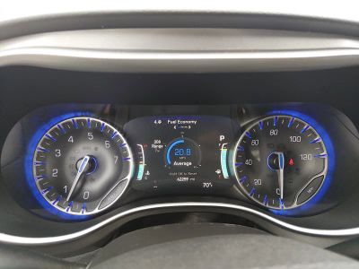 2023 Chrysler Pacifica — photo 14 view