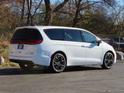 2026 Chrysler Pacifica — rear three-quarter view