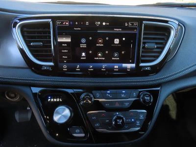 2026 Chrysler Pacifica — detail view