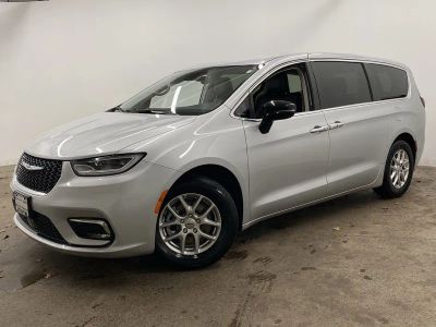 2024 Chrysler Pacifica Touring L in Sil/Silver — front three-quarter view