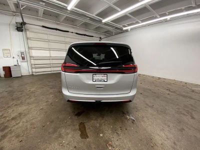 2024 Chrysler Pacifica — detail view